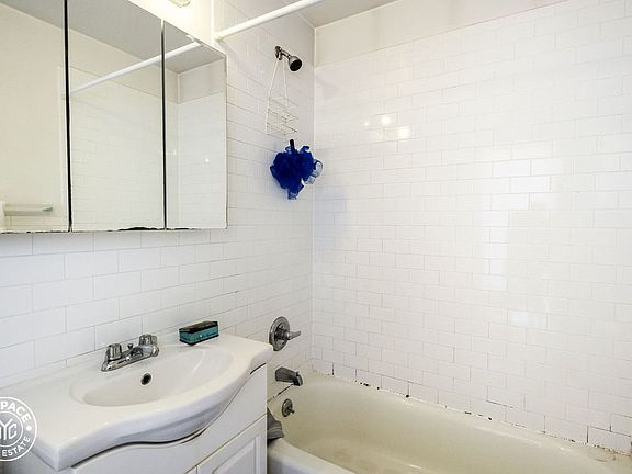 5th image of 1342 Dekalb Ave APT 4C