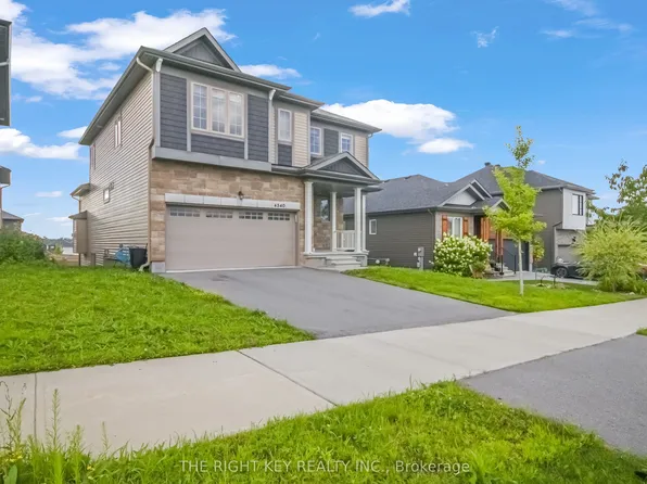 4540 Kelly Farm Dr, Ottawa, ON K1X 0E8