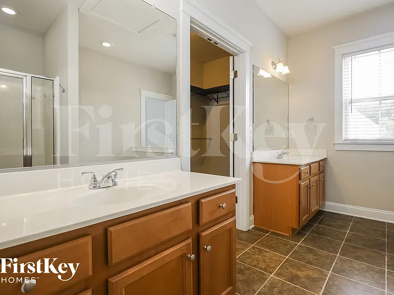 228 Silverwood Ln — Photo 11
