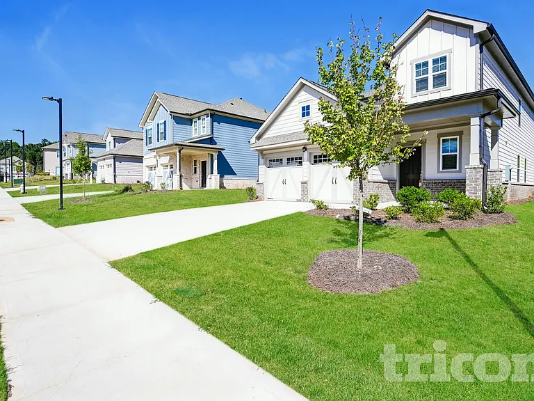 1940 Logan Ln — Photo 28