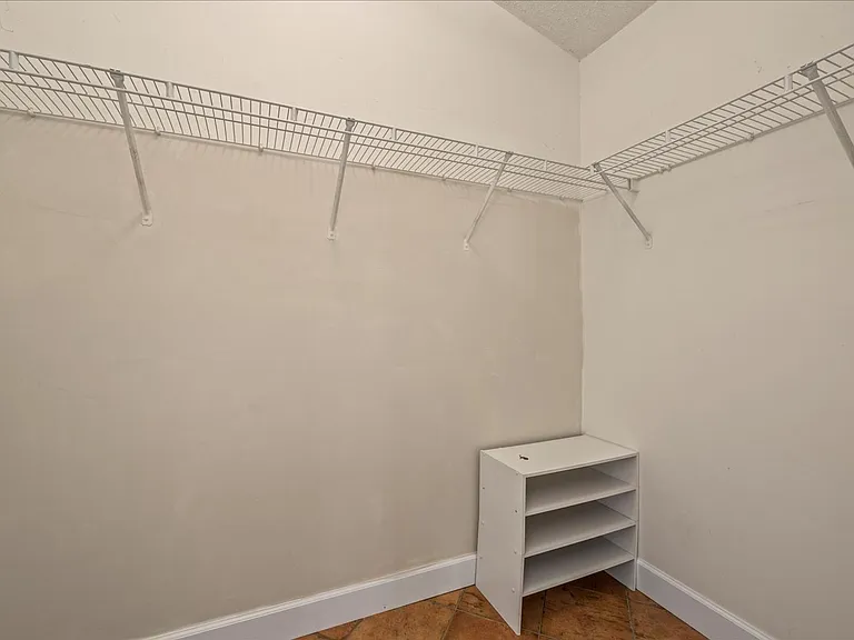 1073 Stocks St — Photo 22