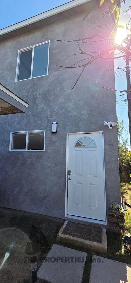 All Electric, Solar-Equipped 3-Bedroom ADU in Huntington Beach! — Photo 3