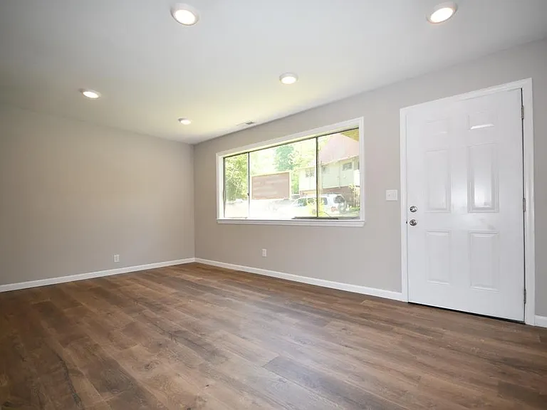 5111 Lynnwood Ave — Photo 4
