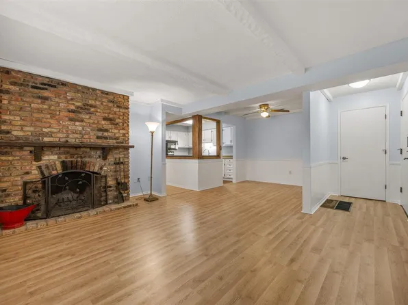 1512 1st Ave #C104s, Coralville, IA 52241