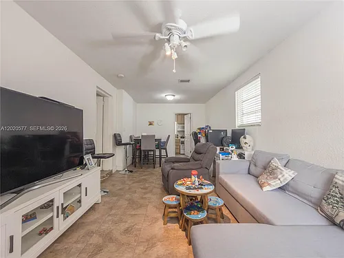 410 Pinecrest Dr Photo 1