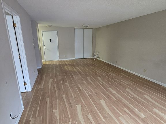 3rd image of 135 Viking Dr E APT 220