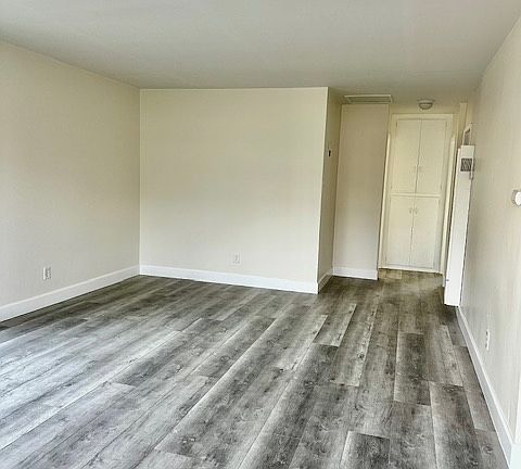 4th image of 340 S Susan St #338