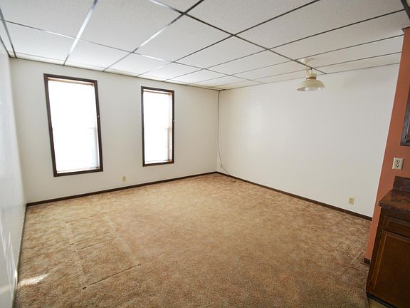 5th image of 94 Oak Ave N