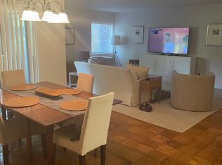5 Stonehenge Cir APT 4, Pikesville, MD 21208