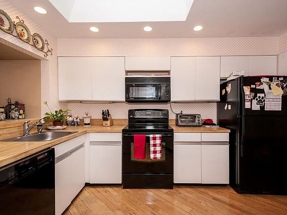 2nd image of 131 Golf View Dr