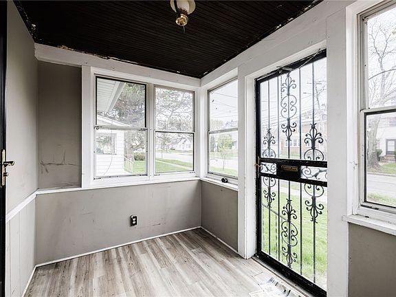 5th image of 1646 Norton St