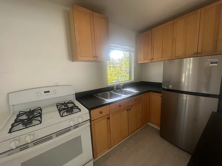 1171 N Highland Ave NE #1 — Photo 4