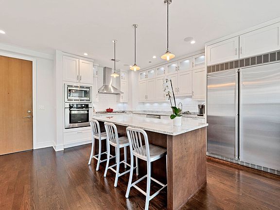 2nd image of 1307 W Wrightwood Ave APT 306