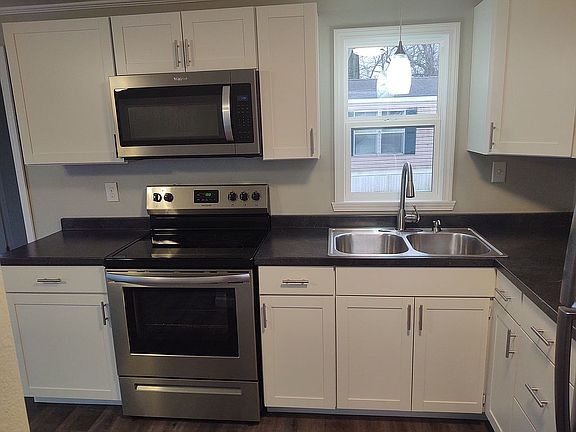 2nd image of 4562 N Park Ln