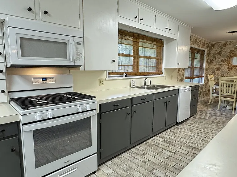 102 N Pinecrest Dr — Photo 8