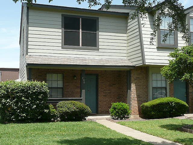 730 W Collins St, Denton, TX