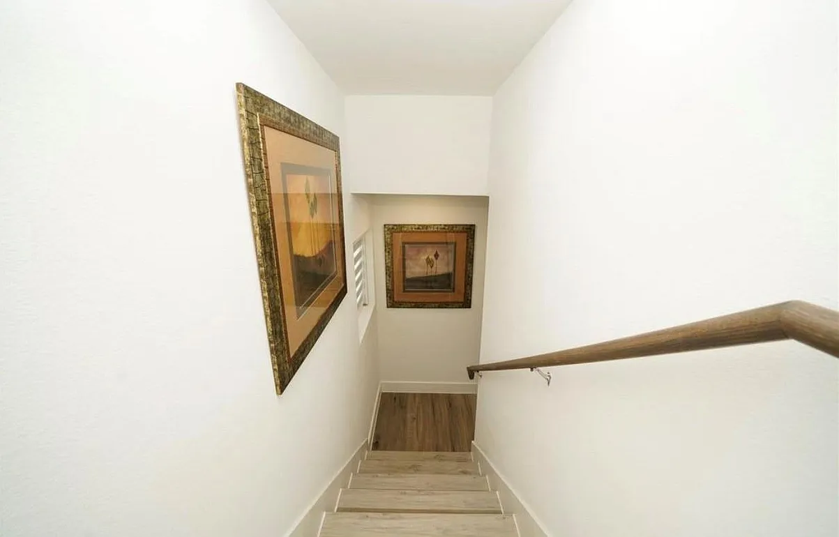 3 bed, 3.5 bath, 2261 sqft, $2,750 — Photo 2