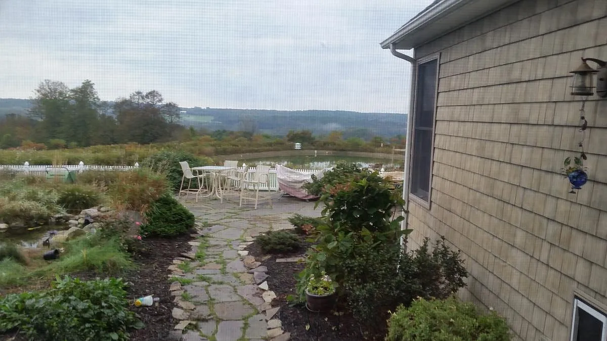 3 bed, 2200 sqft, $2,300 — Photo 2
