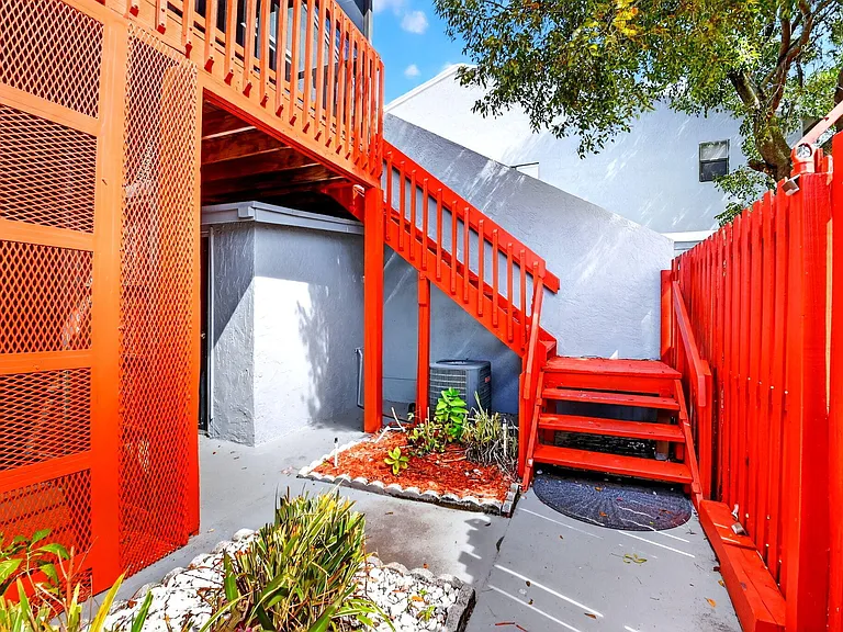 18 Crossings Cir #F — Photo 4