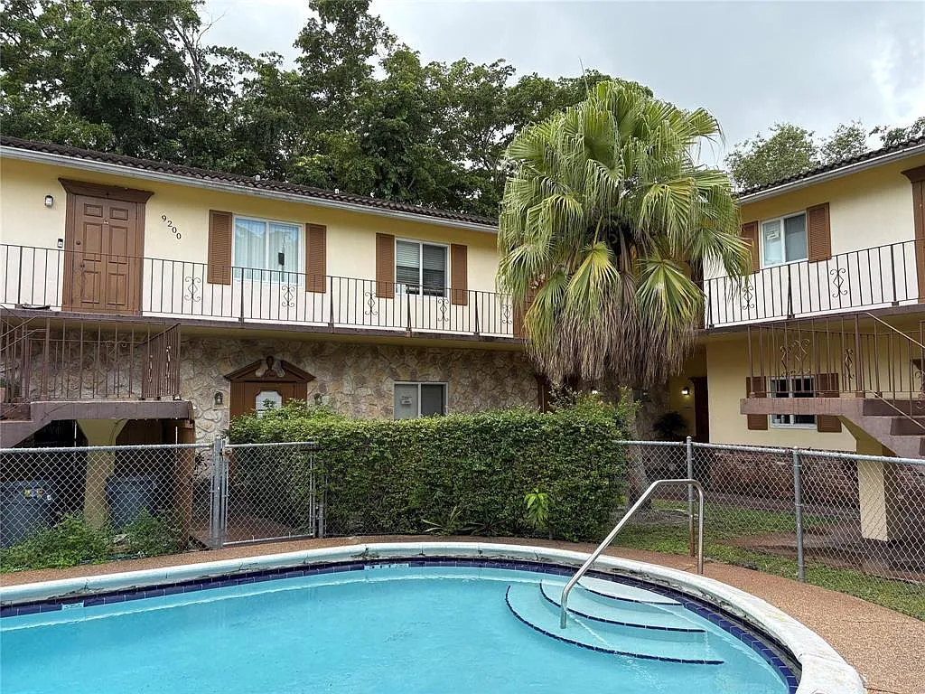 Studio, 1.0 bath, 425 sqft, $1,400 — Photo 2