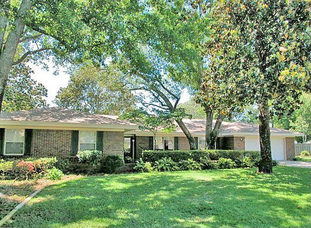304 Chickasaw Circle