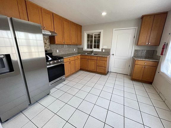 4th image of 3180 E Hills Dr
