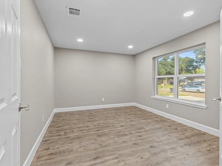 9426 Willow Wood Ln — Photo 6