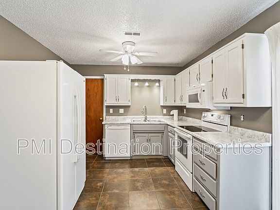 5th image of 116 E Broadway St