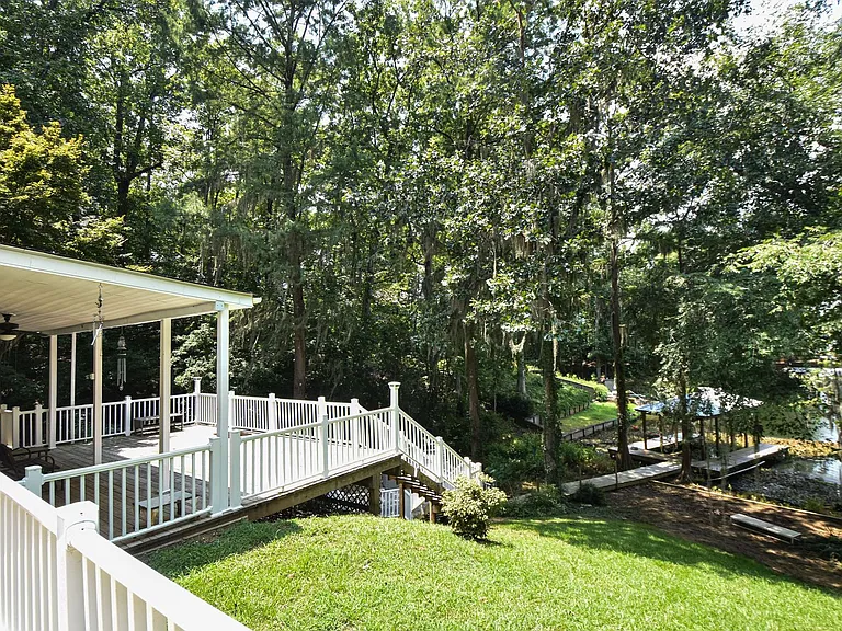 555 Shady Acres Dr — Photo 9