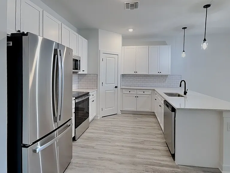 1120 Bismarck Rd — Photo 6