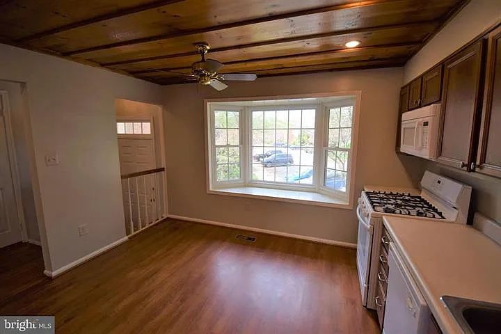 4 bed, 3.5 bath, 1452 sqft, $3,125 — Photo 3