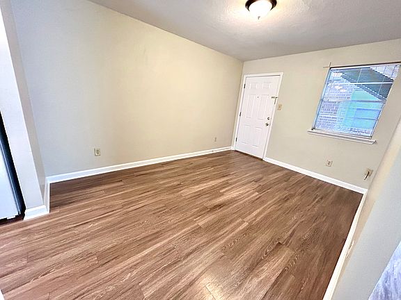 4th image of 515 Lake Ave APT 14