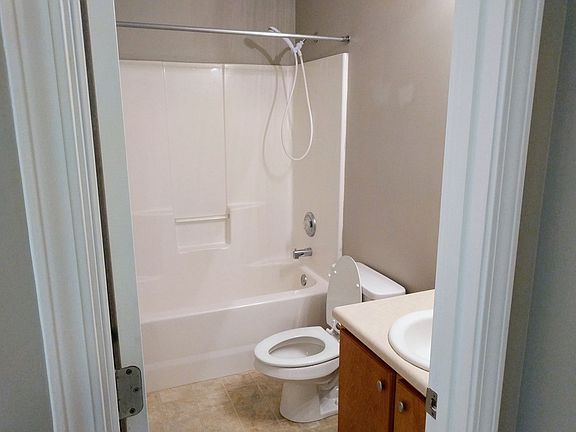 5th image of 3773 SE Arnold Dr