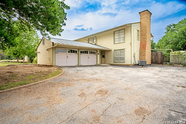 4 bed, 3.5 bath, 3848 sqft, $3,000 — Photo 3
