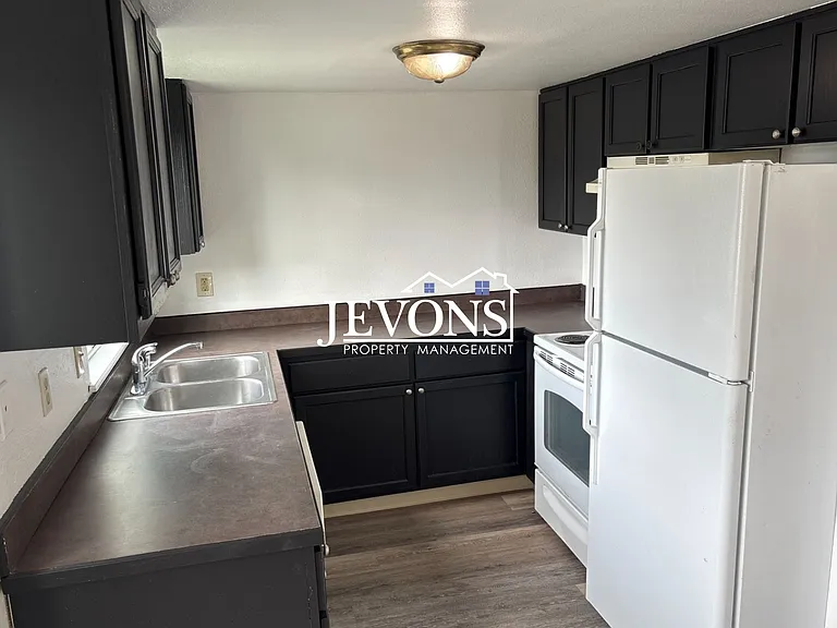 1722 E 56th St #1 — Photo 6