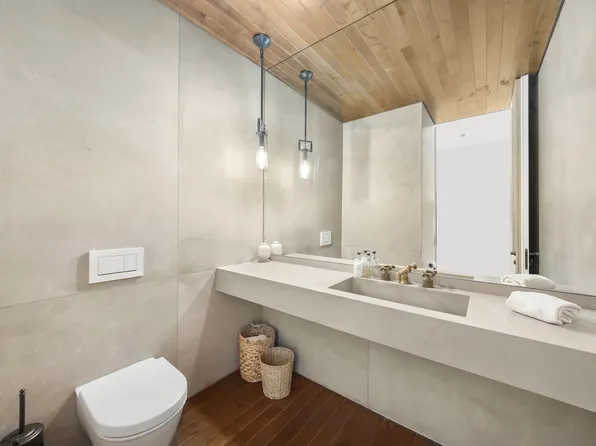 527 West 27th Street image 14 of 24