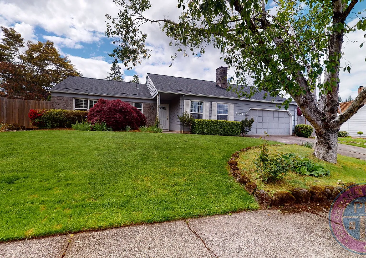 West Linn Hidden Springs Neighborhood / Single Level Ranch, Fenced Yard, Pet Friendly — Photo 2