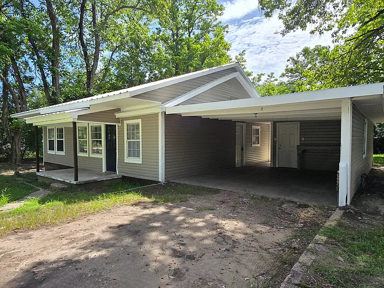 299 Francis St — Photo 4