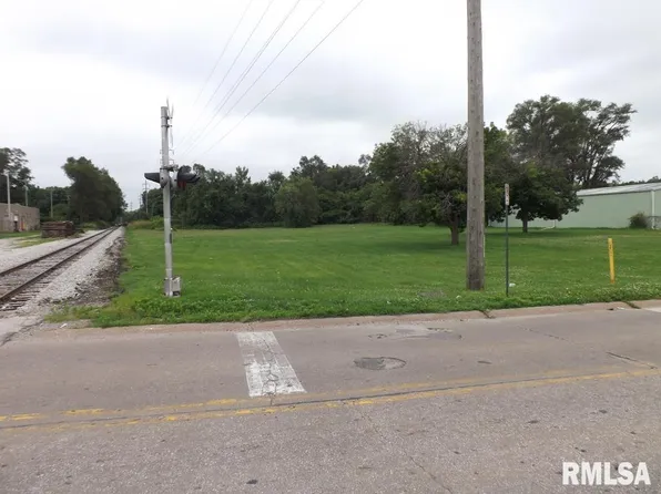 526 37th Ave, Rock Island, IL 61201