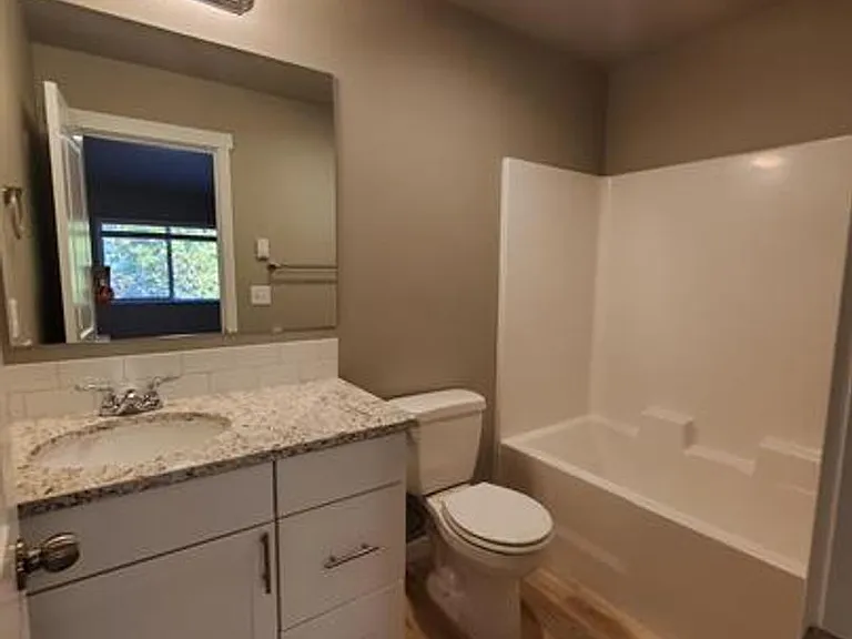 322 Bates St SW #B — Photo 15