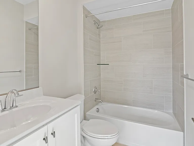 Entryway Full Bath (Lower Level)
