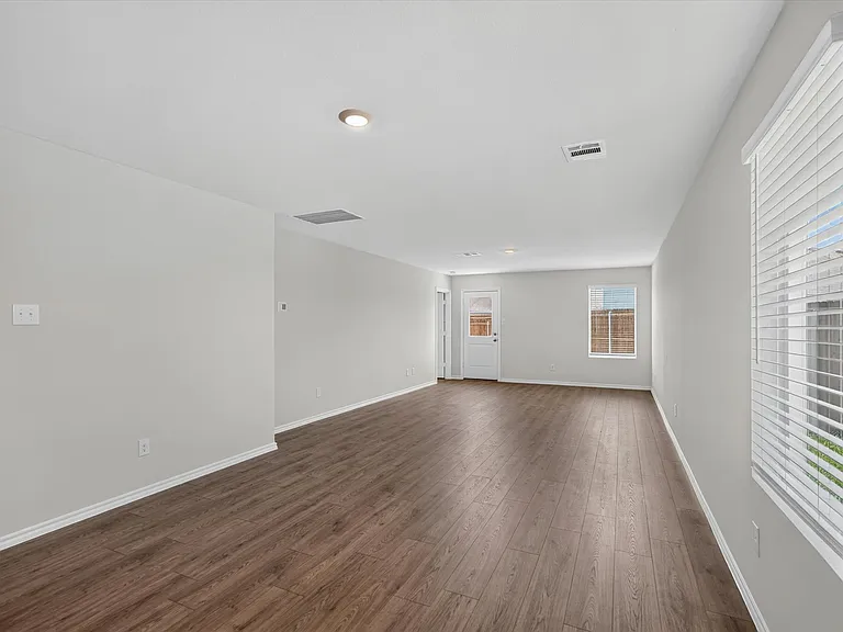 1128 Northfield Dr — Photo 11