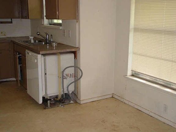 5th image of 444 White Oak Ln