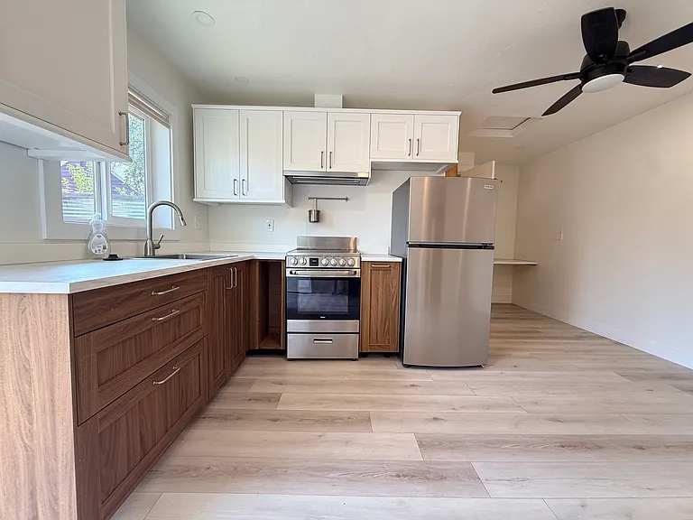 1324 NW Albany Ave #B — Photo 2
