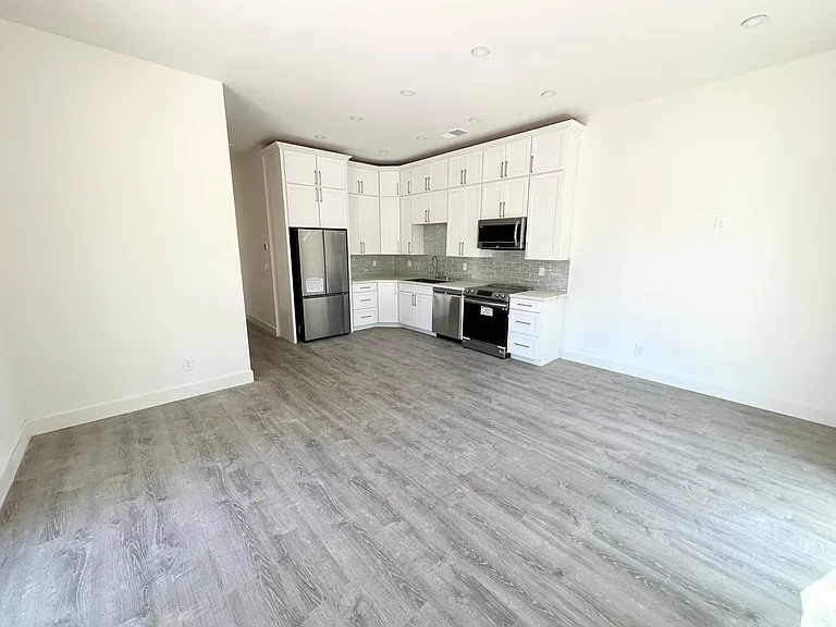 2435 Creekhollow Ln — Photo 4