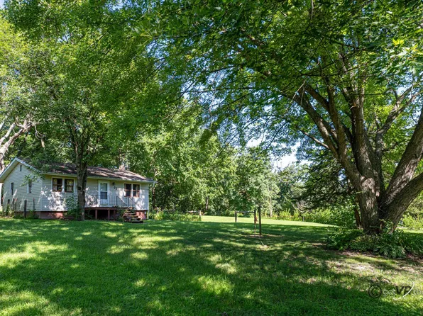 46 Oak Valley Dr, Elizabeth, IL 61028