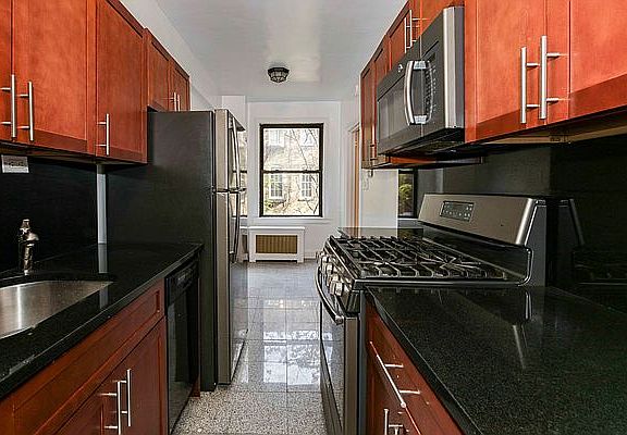 4th image of 237 E 20th St APT 5C