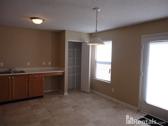 4th image of 2460 Amberleigh Dr