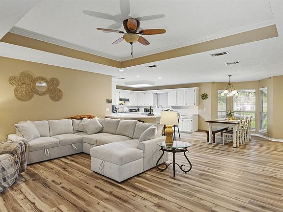 5th image of 211 Meadow Dr
