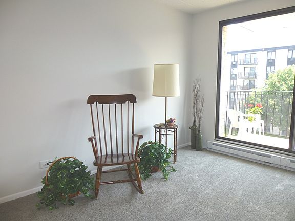 4th image of 9118 Elmwood Dr #4D